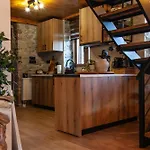 1932 Boutique Mountain με ιδιωτικό Hot Tub&τζάκι Chalet Kalavryta