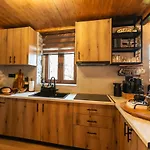 1932 Boutique Mountain με ιδιωτικό Hot Tub&τζάκι * Kalavryta
