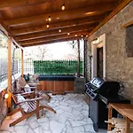 Chalet 1932 Boutique Mountain με ιδιωτικό Hot Tub&τζάκι *