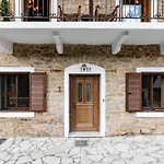 1932 Boutique Mountain με ιδιωτικό Hot Tub&τζάκι * Kalavryta