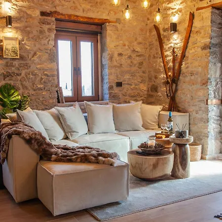 Chalet 1932 Boutique Mountain Chalet Με Ιδιωτικό Hot Tub & Τζάκι * Kalavryta