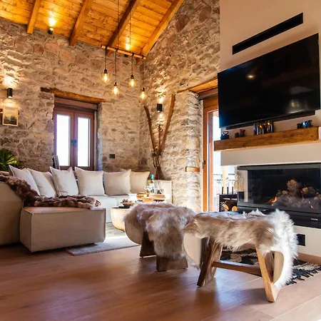 1932 Boutique Mountain με ιδιωτικό Hot Tub, Sauna & τζάκι Kalavryta