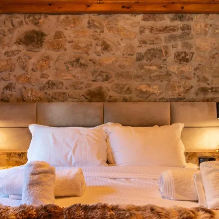 1932 Boutique Mountain με ιδιωτικό Hot Tub, Sauna & τζάκι * Kalavryta