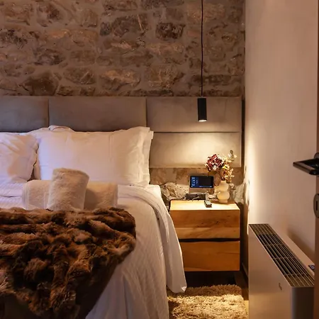 Chalet 1932 Boutique Mountain με ιδιωτικό Hot Tub, Sauna & τζάκι Kalavryta