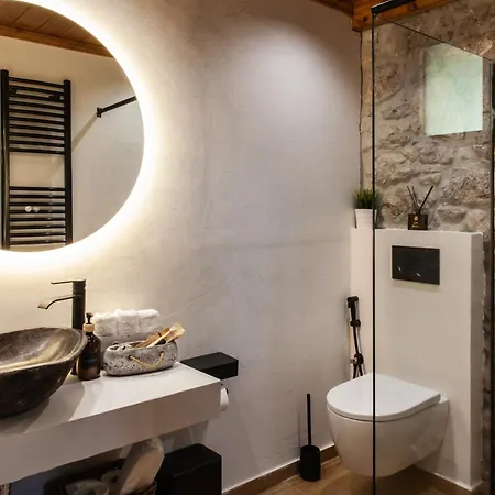 Chalet 1932 Boutique Mountain με ιδιωτικό Hot Tub, Sauna & τζάκι Kalavryta