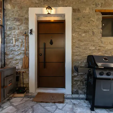 1932 Boutique Mountain με ιδιωτικό Hot Tub & τζάκι Chalet Kalavryta