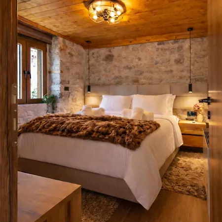 1932 Boutique Mountain με ιδιωτικό Hot Tub, Sauna & τζάκι * Kalavryta