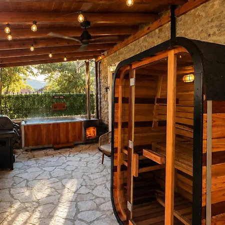 1932 Boutique Mountain με ιδιωτικό Hot Tub, Sauna & τζάκι Chalet Kalavryta