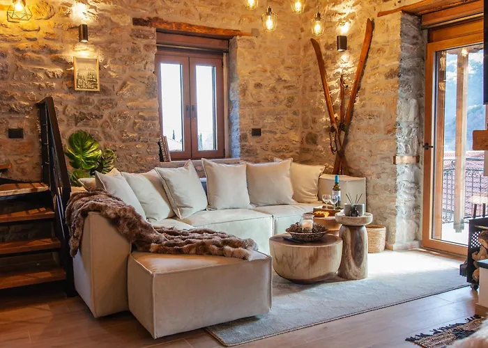 1932 Boutique Mountain με ιδιωτικό Hot Tub & τζάκι * Kalavryta