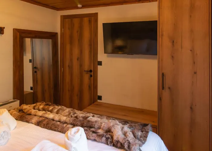 1932 Boutique Mountain με ιδιωτικό Hot Tub & τζάκι Kalavryta