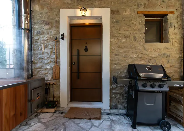 1932 Boutique Mountain με ιδιωτικό Hot Tub & τζάκι Chalet Kalavryta
